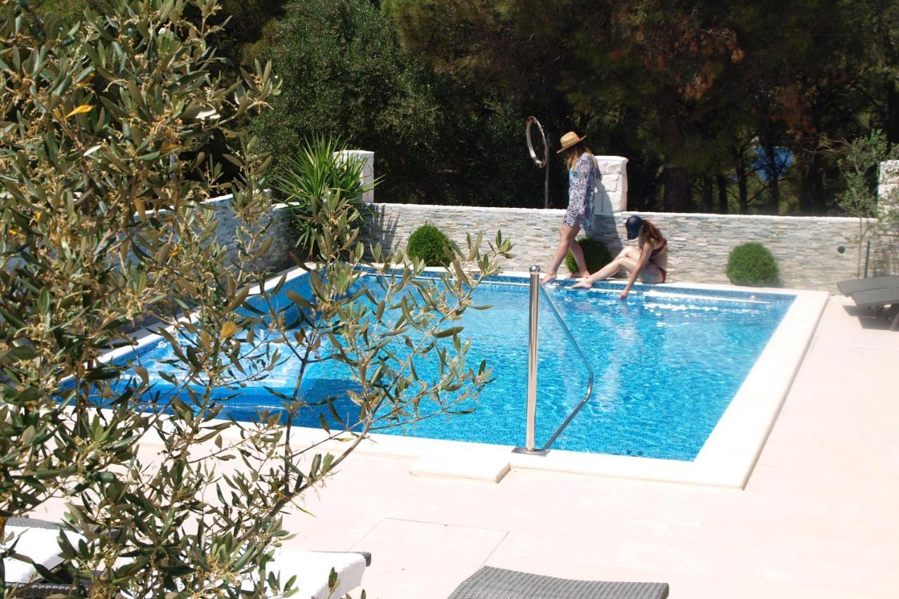 Seaside Apartments With A Swimming Pool Okrug Donji, Ciovo - 5244 Donji Okrug Exterior foto
